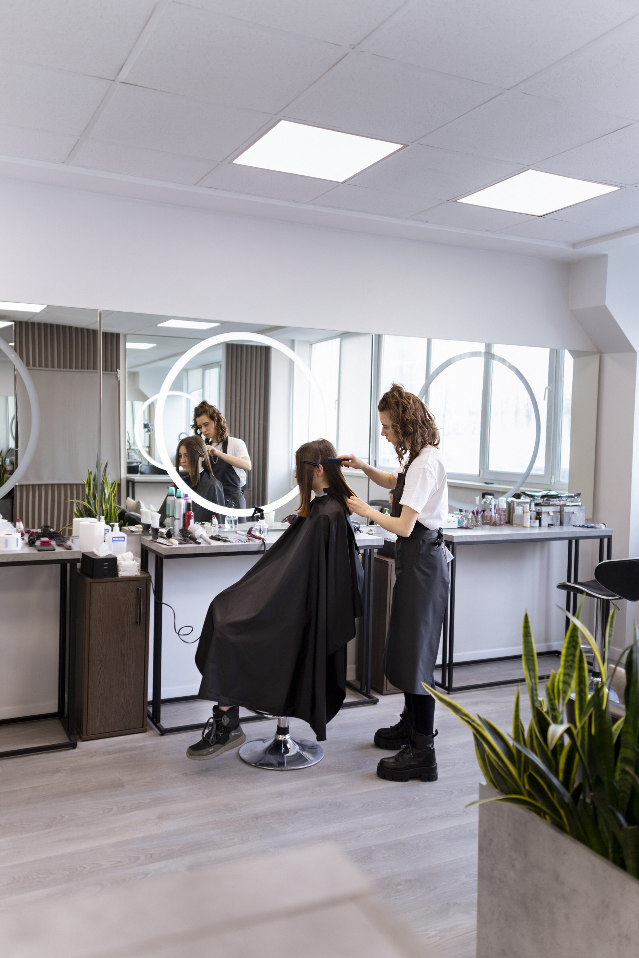 beauty parlour Canada